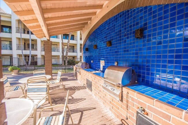 Building Photo - Updated 2 BR- 2 BA in FOUNTAIN VALLEY