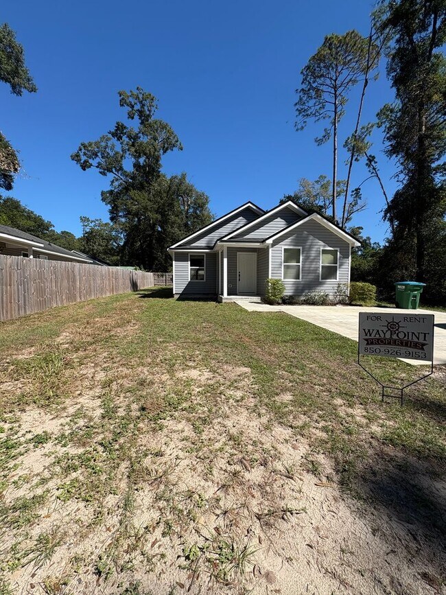 Building Photo - 3 Bedroom Home in Wakulla Gardens Availabl...