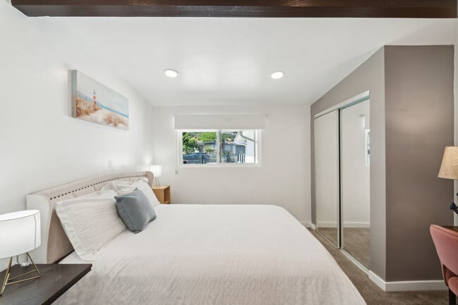 Cozy queen bed with fresh linen, a workspace, and a closet for all your storage needs. - 9853 Saint George St