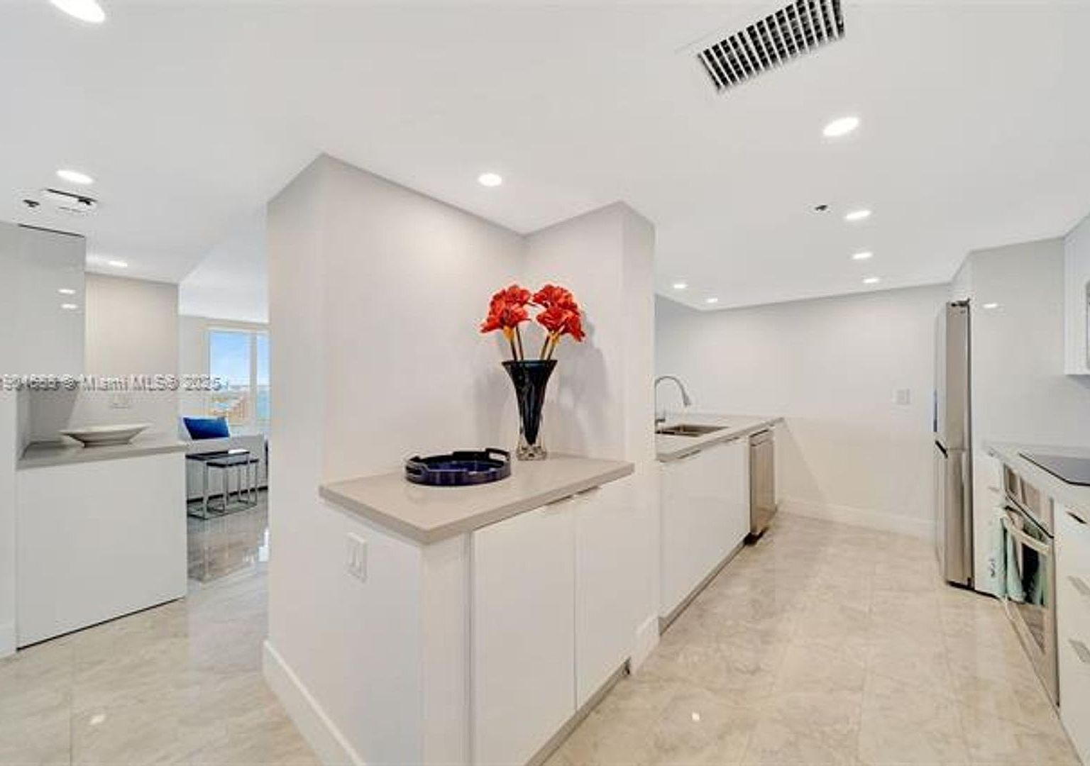 Building Photo - 1717 N Bayshore Dr