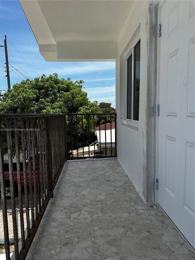 Building Photo - 828 NW 23rd Ct