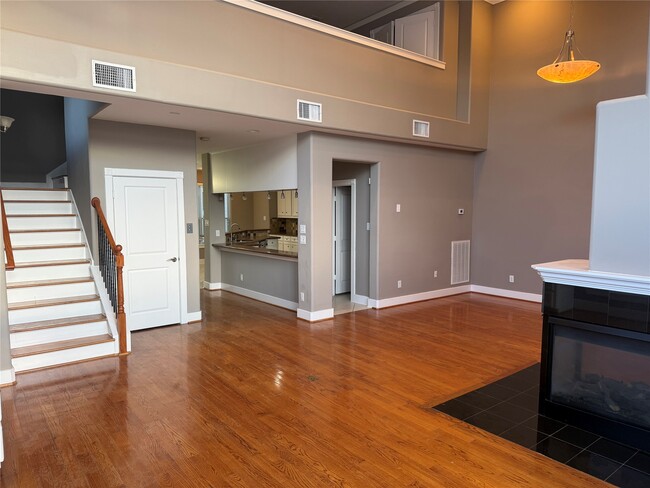 Building Photo - 332 Asbury St