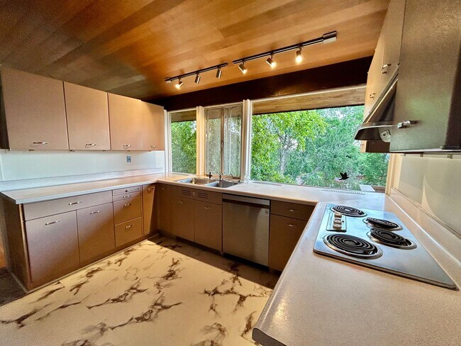 Building Photo - Beautiful SW Boulder MCM Home with Mountai...