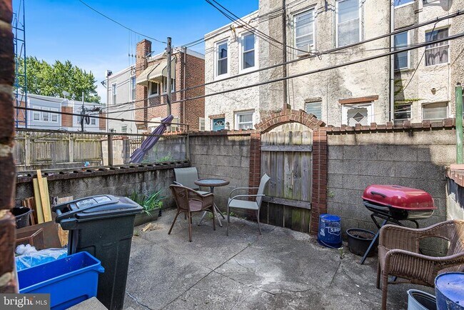 Building Photo - 1848 S 24th St