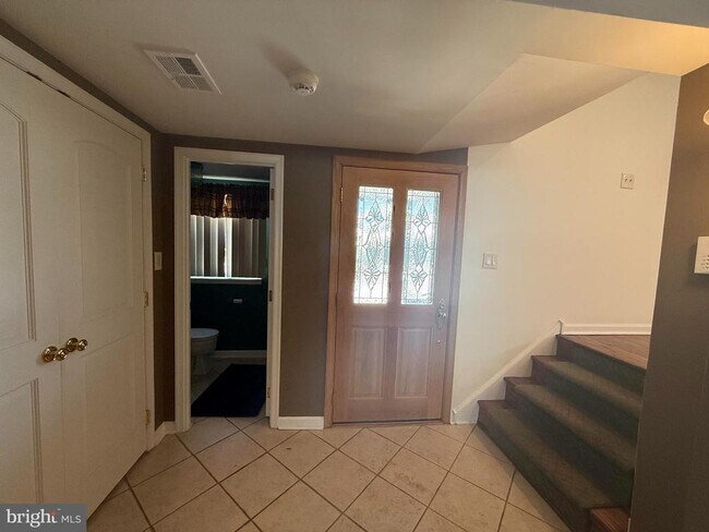 Building Photo - 240 Sweetbriar Cir