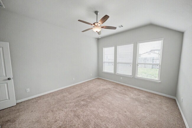 Building Photo - Beautiful Potranco Run Home with 3-Car Garage - Realtor Commission: $750