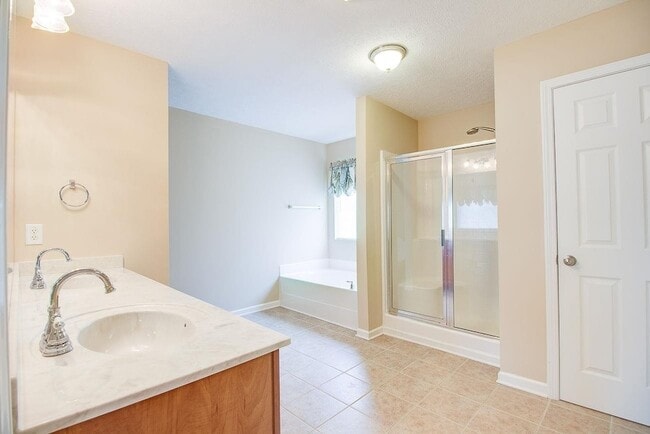 Building Photo - 183 Vintage Cir