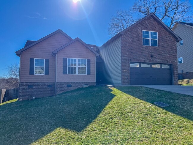 Building Photo - Gorgeous Single-Family--Fenced Backyard and Bonus Room!