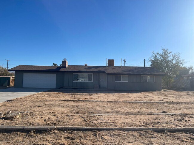 Building Photo - Apple Valley Home 4 Bedrooms, 2 Bathrooms,...