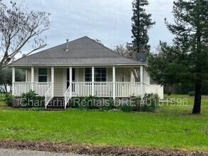 Building Photo - Wonderful, charming, home with large front porch in Kenwood