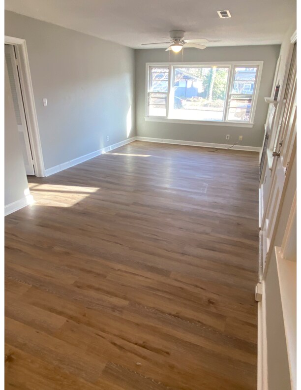 Building Photo - 3720 Manor Dr