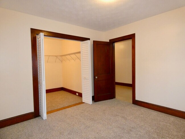 Building Photo - First Floor Apartment in the heart of West Asheville
