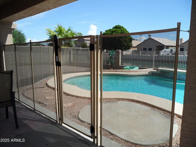Building Photo - 687 S Sahuaro Dr