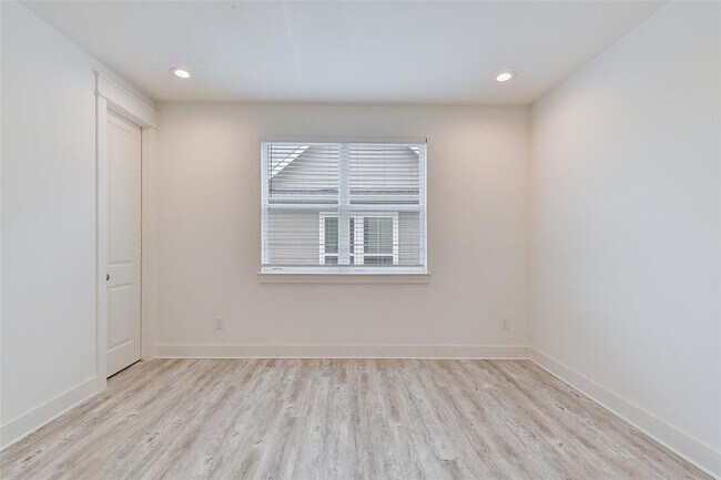 Building Photo - 2527 Judiway St