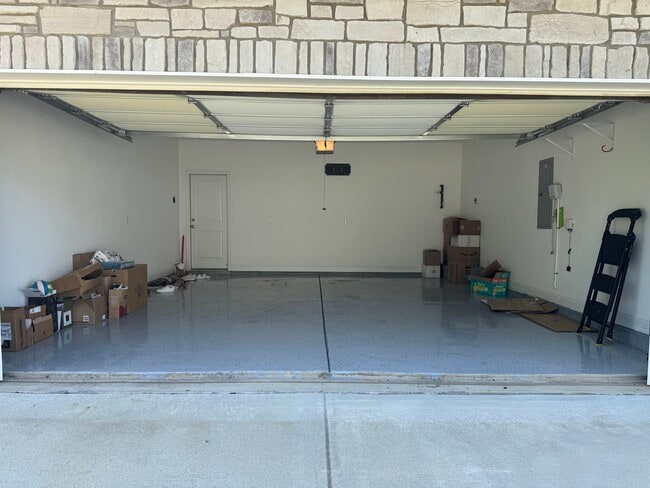 Building Photo - 551 Roseridge Dr