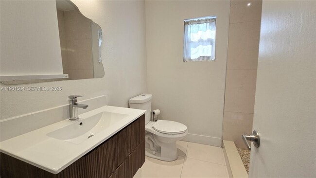 Building Photo - 1901 NW S River Dr