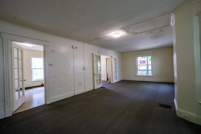 Building Photo - 909 Lancaster Ave