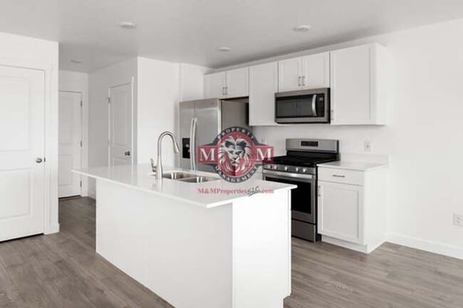 Building Photo - Great Newer 3 Bd 2.5 Bath Townhome