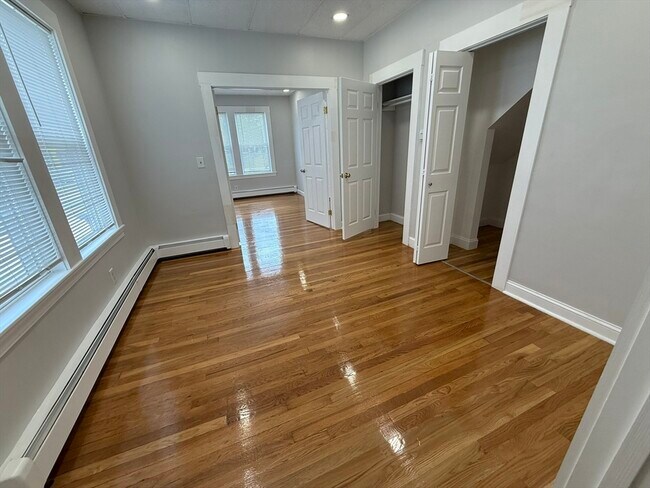 Building Photo - 63 Holten St