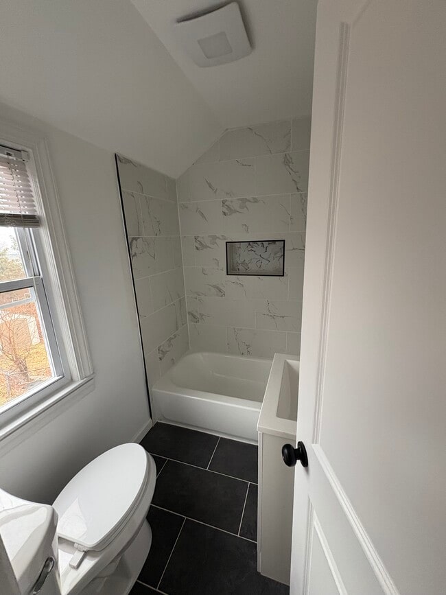 Building Photo - 2817 63rd Pl