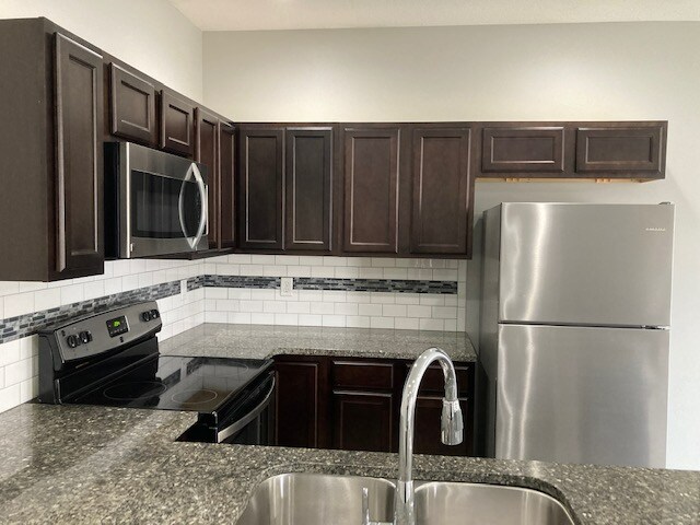 Building Photo - 5357 N Cypress Dr