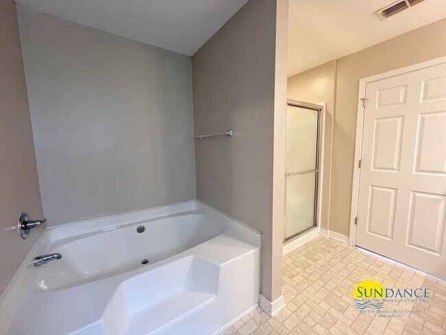 Building Photo - Updated 4 Bedroom Home in Crestview