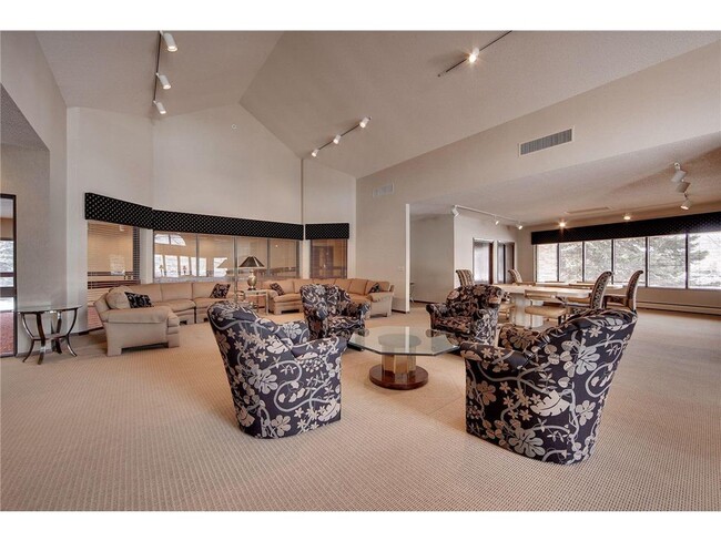 Building Photo - 1830 Eagle Ridge Dr