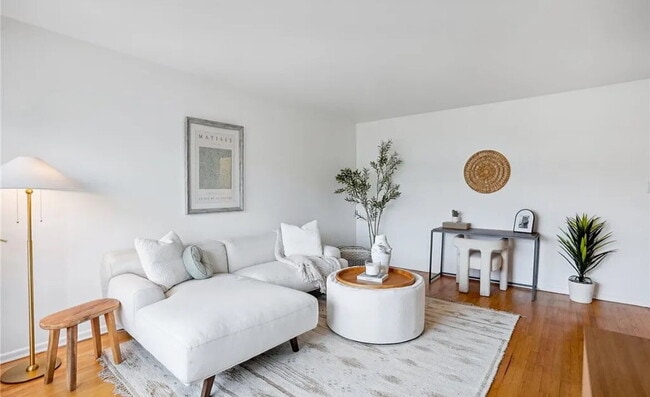 Primary Photo - "Charming 1-Bedroom Santa Monica Retreat w...