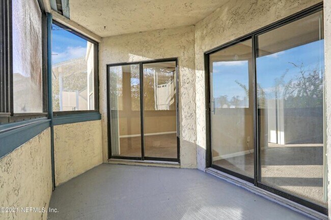 Building Photo - 2 bedroom in Jacksonville FL 32210