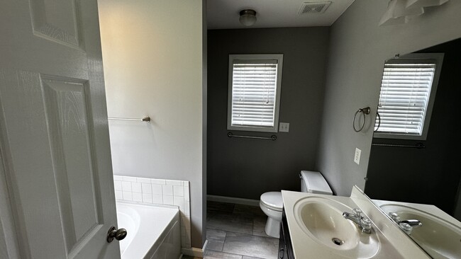 Building Photo - 3541 Sandpiper Dr
