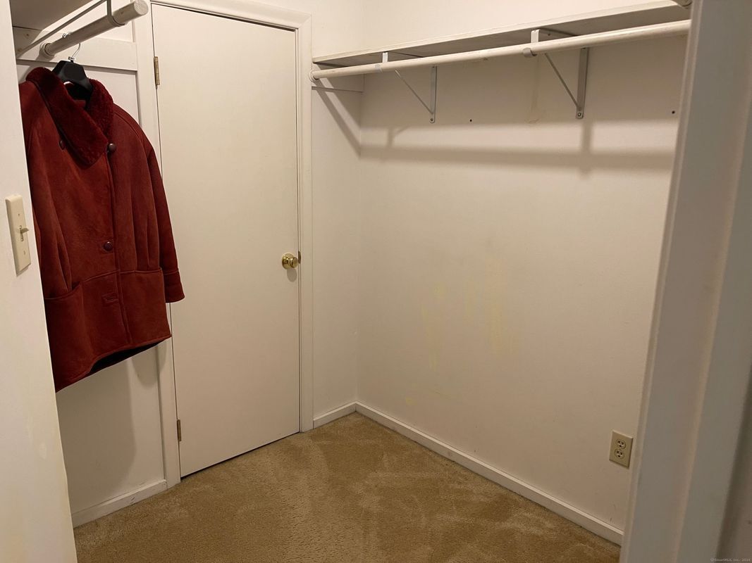 Building Photo - 300 Brittany Farms Rd