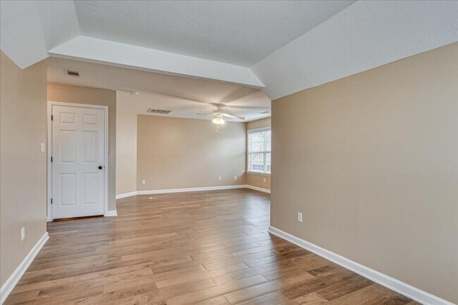 Building Photo - 140 Grove Landing Ct