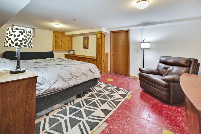 Building Photo - 522 Togstad Glenn