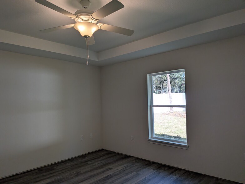 Building Photo - 9127 N Justa Dr