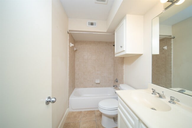 Building Photo - 3634 Main Plaza Dr