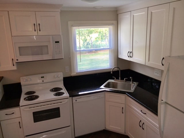 Building Photo - 20 Hobart Ln