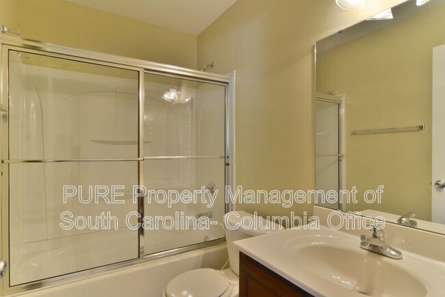 Building Photo - 228 Buffwood Dr