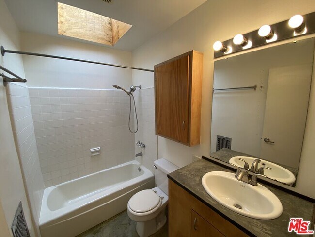 Building Photo - 1524 10th St