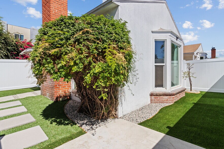 Building Photo - 6321 Camellia Ave