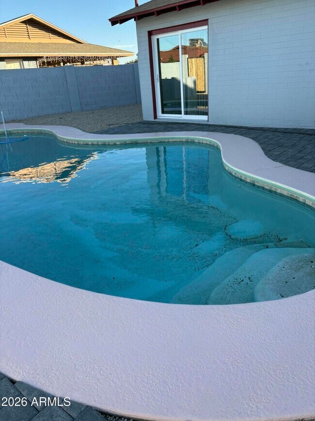 Building Photo - 5440 W Virginia Ave