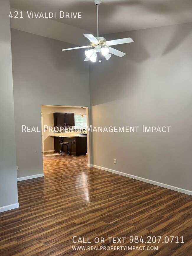 Building Photo - 421 Vivaldi Dr