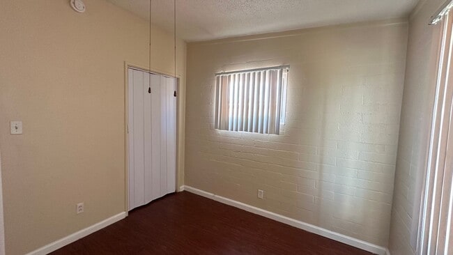 Building Photo - 3 BEDROOMS 2 BATHROOMS HOUSE AVAILABLE FOR...