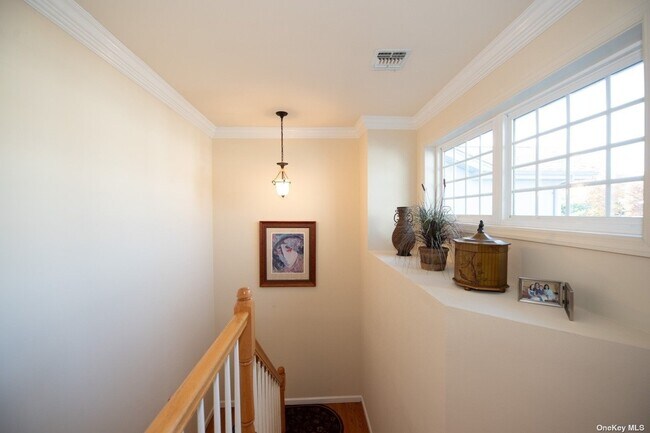 Building Photo - 546 Bardini Dr