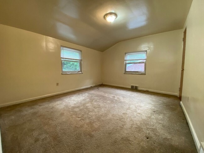 Building Photo - Gorgeous 3 Bedroom Duplex in Castle Shanno...