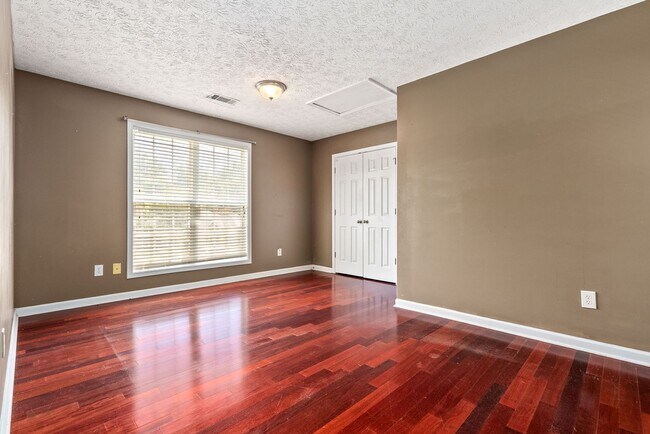 Building Photo - 4264 Live Oak Dr