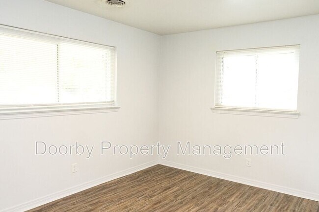 Building Photo - 2027 Lee St