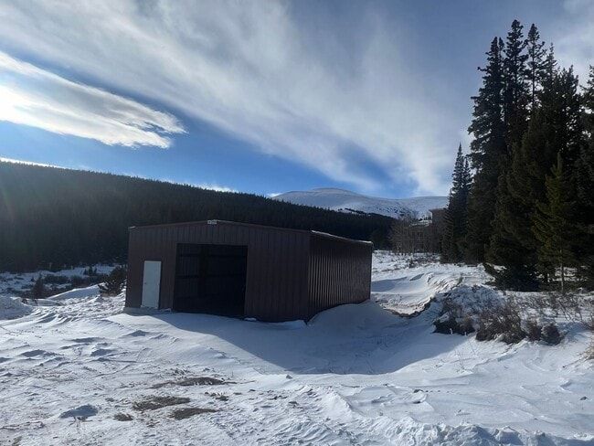 Building Photo - Beautiful Home on 10 Acres