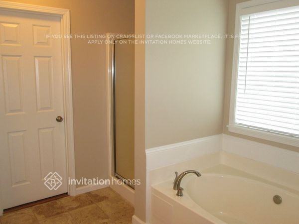 Building Photo - 3461 Glen Summit Ln