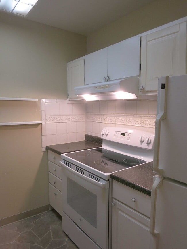 Building Photo - 1 bedroom 1 bath condo in heart of Silicon...