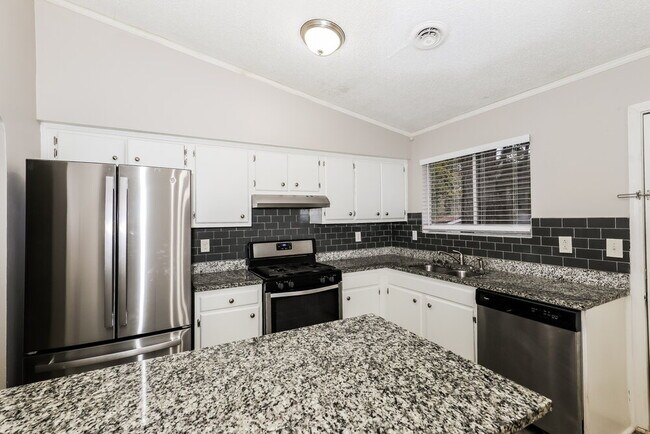 Building Photo - 8450 N Pond Dr